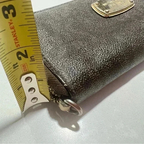 MICHEAL KORS MONOGRAM BROWN WALLET GOLD  HARDWARE ZIPPER CLOSURE - Picture 9 of 12
